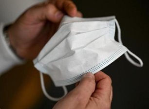 Corona-Lage im Landkreis Zwickau: Ordnungsamt bekommt bei schönem Wetter mehr zu tun - Das schöne Wetter am Wochenende hat mehrere Zwickauer zu weniger Achtsamkeit verleitet. Allein am Sonntag wurden den Angaben zufolge insgesamt 120 Personen auf die Pflicht zum Tragen einer Mund-Nasen-Bedeckung hingewiesen.