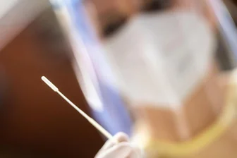 Corona-Lage im Landkreis Zwickau: Warum das HBK kein eigenes Schnelltest-Zentrum aufbaut - Das Heinrich-Braun-Klinikum (HBK) in Zwickau sieht sich nicht in der Lage, ein Schnelltestzentrum aufzubauen.