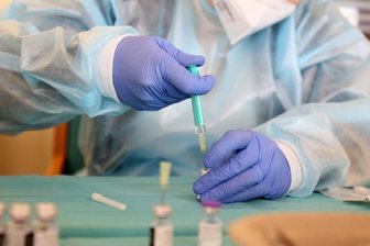 Corona-Lage im Landkreis Zwickau: Westsachsen in Pilotprojekt einmal vertreten - Nur ein Hausarzt aus dem Landkreis Zwickau ist beim sächsischen Pilotprojekt "Impfen in Praxen" mit dabei.