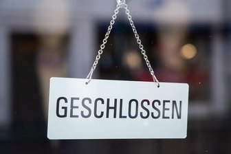 Corona-Lage im Landkreis Zwickau: Zurück im Lockdown - Weil der Inzidenzwert im Landkreis Zwickau seit drei Werktagen wieder dreistellig ist, hat das Landratsamt strengere Corona-Regeln erlassen.