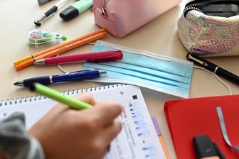 Corona-Lage im Vogtland: Acht Schulen von Covid-19-Fällen betroffen - 