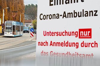 Corona-Lage im Vogtland: Angehörige fordern Infos von Pflegeheim - Die Corona-Ambulanz am Plauener Helios-Klinikum Vogtland ist eine zentrale Anlaufstelle. 