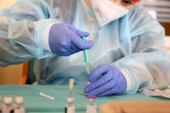 Corona-Lage im Vogtland: Kleine Betriebe erhalten Impfangebot, 180 Feuerchen in Reichenbach angemeldet - Wenn ab Juni Betriebsärzte in Corona-Schutzimpfungen einsteigen, sollen nicht nur Mitarbeiter von Großbetrieben davon profitieren.