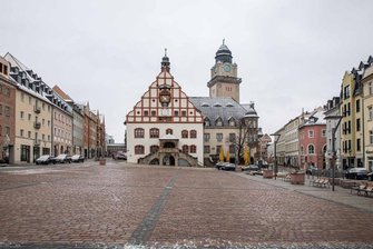 Corona-Lage im Vogtland: Schulöffnung mit Jubel, Chaos und Skepsis - Der Plauener Altmarkt im Corona-Winter.