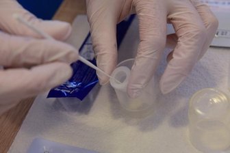 Corona-Lage im Vogtland: So denken Künstler über allesdichtmachen, Impfaktionen in Firmen - Bunzel und sein Fraktionskollege Holger Baumann mussten am Montagabend die Stadtratssitzung in Auerbach wieder verlassen, bevor sie begonnen hatte. Grund: Beide hatten sich geweigert, vor der Sitzung einen Corona-Selbsttest durchzuführen.