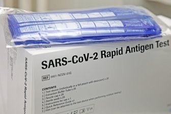 Corona-Lage im Vogtland: Verwirrung um kostenlose Schnelltests - Die Worte von Sachsens Ministerpräsident Michael Kretschmer (CDU) sind unmissverständlich: "Im Freistaat Sachsen können sich alle Bürgerinnen und Bürger mehrfach in der Woche kostenfrei auf eine Infektion mit dem Coronavirus testen."