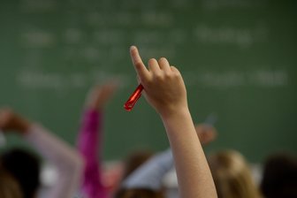 Corona-Lage in Chemnitz: 106 neue Infektionen, Inzidenz steigt auf 255,8 - Nicht alle Eltern wollen ihre Kinder bei der aktuellen Inzidenz zum Präsenzunterricht schicken und suchen nun Digitallehrer.