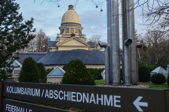 Corona-Lage in Chemnitz: Deutlich mehr Todesfälle als in Vorjahren - Das Krematorium an der Reichenhainer Straße ist das einzige in der Region. Wegen der seit Ausbruch der zweiten Corona-Welle stark angestiegenen Anzahl von Todesfällen kommt die Einrichtung trotz personeller Aufstockung mit ihrer Arbeit nicht mehr nach. 