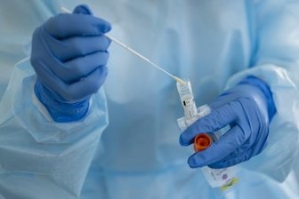Corona-Lage in Chemnitz: Diskussion um Meldezahlen, 44 Schulen und Kitas betroffen - Auffälligkeiten an den Meldezahlen der Stadt Chemnitz und des Robert-Koch-Instituts haben am Wochenende für Aufsehen und erregte Diskussionen in den sozialen Netzwerken geführt.