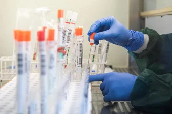 Corona-Lage in Sachsen: Kritische Personallage in Krankenhäusern, Köpping für Änderung bei Quarantäne -