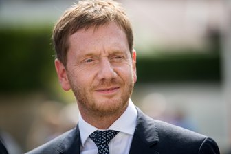 Corona-Lage in Zwickau: Ministerpräsident Kretschmer besucht Klinikum Glauchau - 