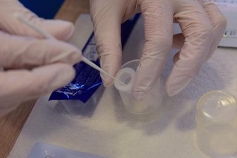 Corona-Lage in Zwickau: Offene Fragen bei Gratis-Tests, Kritik an OB Arndt - Das Zwickauer Landratsamt steht eigenen Angaben zufolge mit den infrage kommenden Partnern im Gespräch und will versuchen, zeitnah weitere Teststellen im Landkreis einzurichten.