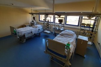 Corona: Mehr Patienten in Kliniken aufgenommen - Blick in die Intensivstation. Drei Patienten werden im Krankenhaus Mittweida derzeit wegen Corona intensivmedizinisch versorgt.