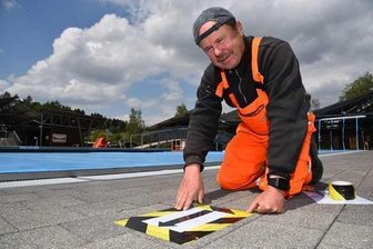 Viele Freibäder arbeiten derzeit an Hygienekonzepten, so auch das Freibad Elstergarten in Oelsnitz. Schwimmmeister Klaus Kruppke hofft, dass das Bad ab Juni öffnen kann.