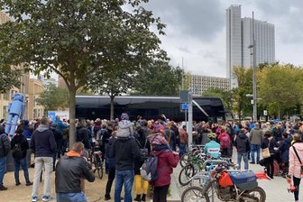 Corona-Protest: Bodo Schiffmann in Chemnitz - 200 Menschen bei Versammlung -