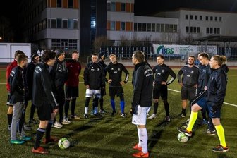 Corona-Regeln: Vereine in Mittelsachsen starten neu - Über die Lockerungen freuen sich auch die Mitglieder des BSC Rochlitz. Hier die Fußball-Herren beim Training.