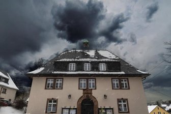 Dunkle Wolken ziehen über das Rathaus. Zwischen zwei Bürgermeistern kracht es gewaltig.