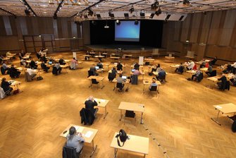 Corona schüttelt Plauener Stadtrat kräftig durch - Ordentlich durchgeschüttelt hat es den Stadtrat am Dienstag in der Plauener Festhalle (Archivbild).