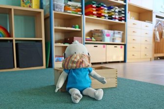 Corona: So gehen Kitas in den Herbst - Leere Gruppenräume sollen diesen Herbst die Ausnahme bleiben, so das Ziel der Politik. Die Quarantäne-Regeln für Kita-Kinder sind nicht mehr so streng wie vor einem Jahr. Trotzdem kann das Gesundheitsamt anordnen, dass einzelne Kinder oder Gruppen zu Hause bleiben müssen. 