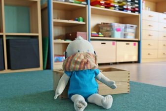 Corona: So gehen Kitas in den Herbst - Leere Gruppenräume sollen in diesem Herbst die Ausnahme bleiben, so das Ziel der Politik. Die Quarantäneregeln für Kita-Kinder sind nicht mehr so streng wie vor einem Jahr. Trotzdem kann das Gesundheitsamt anordnen, dass einzelne Kinder oder Gruppen zu Hause bleiben müssen.