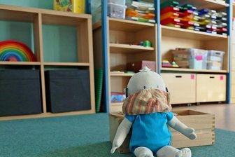 Corona: So gehen Kitas in Mittelsachsen in den Herbst - Leere Gruppenräume sollen diesen Herbst die Ausnahme bleiben, so das Ziel der Politik. Die Quarantäne-Regeln für Kita-Kinder sind nicht mehr so streng wie vor einem Jahr. Trotzdem kann das Gesundheitsamt anordnen, dass einzelne Kinder oder Gruppen zu Hause bleiben müssen. 