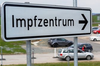 Corona: So ist die Situation im Vogtland - Das Impfzentrum Eich schließt ab 1. Oktober. Wer bis zum 30. September nicht geimpft ist beziehungsweise wer noch die Zweitimpfung benötigt, muss sich an einen Haus-, Fach- oder Betriebsarzt wenden, erklärt das Sozialministerium.