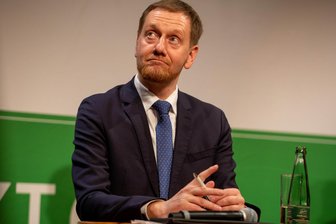 Corona-Soforthilfe: Welle von Rückforderungen schwappt durch Sachsen und das Vogtland - Kleinunternehmen wollen Rückzahlungen der Corona-Hilfe abwenden. Sie fordern Hilfe von Ministerpräsident Michael Kretschmer.