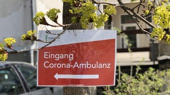 Die Corona-Ambulanz an der Paracelsus-Klinik in Zwickau. Die Öffnungszeiten der Ambulanz am HBK werden über Ostern verkürzt.