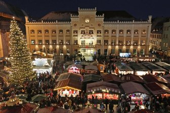 Coronaschutzverordnung macht Weihnachtsmärkte in Sachsen möglich - Der Zwickauer Weihnachtsmarkt auf dem Hauptmarkt im Jahr 2018. 