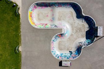 Coronavirus: Die Lage in Chemnitz am Donnerstag - Die Skater-Anlage bleibt verwaist. Durch die Verlängerung der Kontaktbeschränkungen sind Spiel- und Sportstätten auch in Chemnitz weiterhin gesperrt.