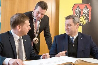 Der Bayerische Ministerpräsident Markus Söder (CSU, r) und der Sächsische Ministerpräsident Michael Kretschmer (CDU, l).