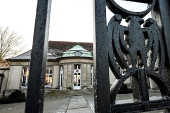 Correctiv oder AfD-Gutachter Vosgerau – wer gewann im Streit um Geheimtreffen wirklich? - In diesem Gästehaus in Potsdam sollen laut Recherche-Portal Correctiv unter anderem AfD-Politiker über die Vertreibung von Millionen Menschen debattiert haben. Nun hat ein Teilnehmer des Treffen juristische Schritte gegen Correctiv eingeleitet. Über deren Erfolg gibt es diametrale Bewertungen.