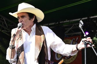 Country-Legende Tom Astor sorgt für Western-Atmosphäre im Vogtland - Country-Legende Tom Astor war am Wochenende der Stargast bei der Behrendt-Party in Zwota.