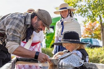 Cowboys, Eisenbahn, Ponys: Das ist Pfingsten im Raum Annaberg los - In der Westernstadt Geyer sind wieder die großen und kleinen Cowboys los. Es steigt erstmals ein Wettkampf der Westernreiter. 