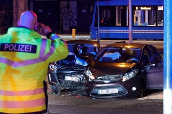 Crash am Abend in Chemnitz fordert Verletzte - Ein Unfall in Chemnitz am Dienstagabend forderte zwei Verletzte.