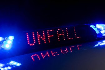 Crash in Crimmitschau: 8000 Euro Schaden - In Crimmitschau sind zwei Autos an einer Kreuzung zusammengestoßen.
