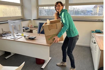 Crimmitschau: Ärztin und Bibliothekare im Umzugsstress - Die Allgemeinmedizinerin Dr. Kathleen Kämmer hat einen straffen Zeitplan. Am Montag soll die Praxis öffnen.