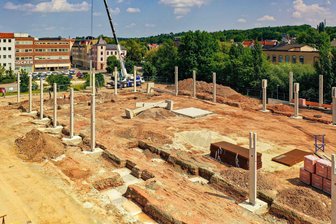 Crimmitschau bekommt neues Herzstück zwischen Pleiße und Piazza: Edeka-Center im Bau - Endlich haben die Arbeiten zum Bau des neuen Edeka-Centers in Crimmitschau begonnen.