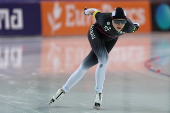 Crimmitschau: Für ihren Traum von Olympia wird eine Weltmeisterin zur Anfängerin - Auf den Kufen fängt es für Josie Hofmann langsam an, dass das Laufen im Wettkampf zur Selbstverständlichkeit wird. Beim Weltcup in Stavanger gelang ihr über 5000 Meter sogar eine neue Bestzeit.