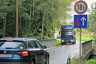 Crimmitschau: Geht es bald vom Waldsachsener Weg auf die A 4? - Noch ist die Brücke über den Paradiesbach im Waldsachsener Weg ein Nadelöhr. Das soll sich aber bald ändern. 