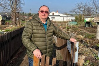 Crimmitschau: Gleich zwei Vereine bieten geschasster Kleingärtnerin eine Parzelle an - Laubenpieper mit Leib und Seele: Bernd Kretschmar, Vize-Chef der Kleingartenanlage „Erholung“ in Fraureuth, die nicht zum Regionalverband Werdau-Glauchau der Gartenfreunde gehört.