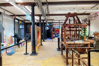 Crimmitschau: Gruppe schaut sich für Idee des Textilzentrums in den Niederlanden um - Das Textilmuseum im niederländischen Tilburg zeigt den Besuchern, wie sich die Techniken und Maschinen über die Jahre hinweg weiterentwickelt haben.