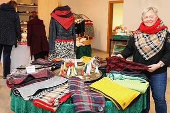 Crimmitschau hofft auf Nachfolgeprojekt für Kurzzeitladen "Die Box" - Anke Szilagyi bietet erneut im Kurzzeitladen "Die Box" an der Crimmitschauer Herrengasse ihre Waren an.
