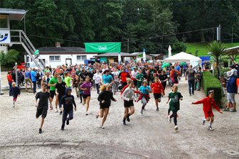 Crimmitschau: Jubiläumsausgabe des Archelaufs bringt 3500 Euro - 337 Personen haben sich am traditionellen Archelauf im Sahnpark in Crimmitschau beteiligt.