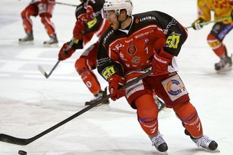 Crimmitschau kassiert Packung in Schwenningen - Brandon Dietrich absolvierte beim Heimsieg gegen Kaufbeuren sein erstes Spiel für die Eispiraten.