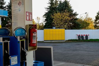 Crimmitschau: Neuer Paketautomat an der Tankstelle in Betrieb gegangen - An der Aral-Tankstelle in Crimmitschau hat die Deutsche Post DHL den dritten Paketautomaten in Betrieb genommen.