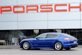 Crimmitschau: Porsche Panamera gestohlen - Ein Porsche Panamera