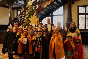 Crimmitschau: Rathauschef lobt Einsatz der Sternsinger - Oberbürgermeister André Raphael hat die Sternsinger persönlich im Rathaus in Empfang genommen.