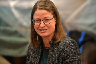 Crimmitschau: Schmöllnerin wird neue Chefin der Tuchfabrik - Birthe Hemeier übernimmt ab 2025 die Leitung des Crimmitschauer Textilmuseums. Sie löst Philip Kardel ab, der das Haus zum Jahresende verlässt und zur Friedenstein-Stiftung in Gotha wechselt.