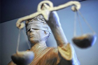 Crimmitschau: Stadträte bestätigen die neuen Friedensrichter - Auch in Crimmitschau, Dennheritz und Neukirchen helfen Friedensrichter beim Schlichten von Streitigkeiten. 